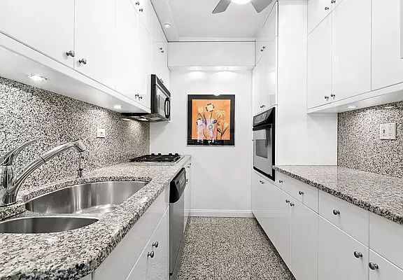 4th image of 200 E 57th St APT 5K