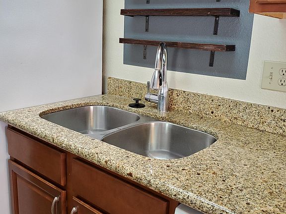 4th image of 1710 N Santa Rita Ave Unit 2