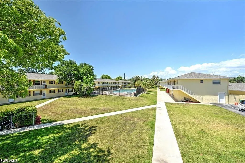 2 bed, 1.0 bath, 780 sqft, $1,900 — Photo 1