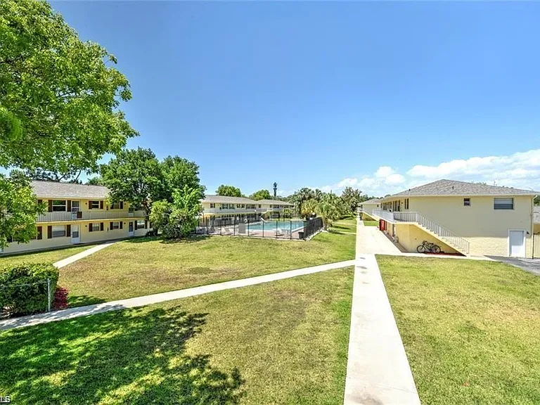 3325 Airport Rd N #U5 — Photo 1