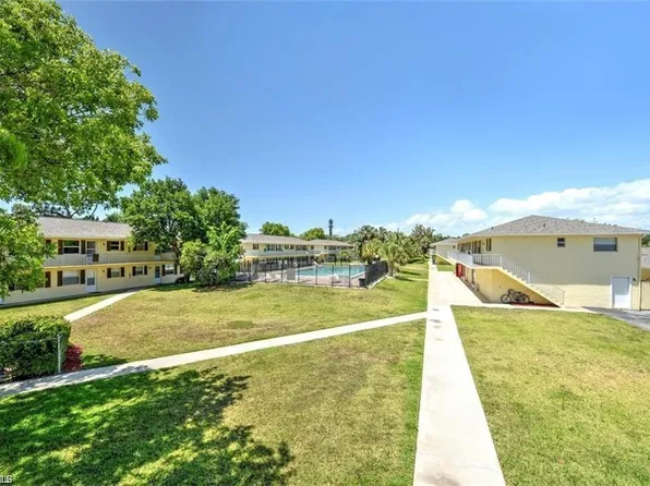 3325 Airport Rd N, Naples, FL