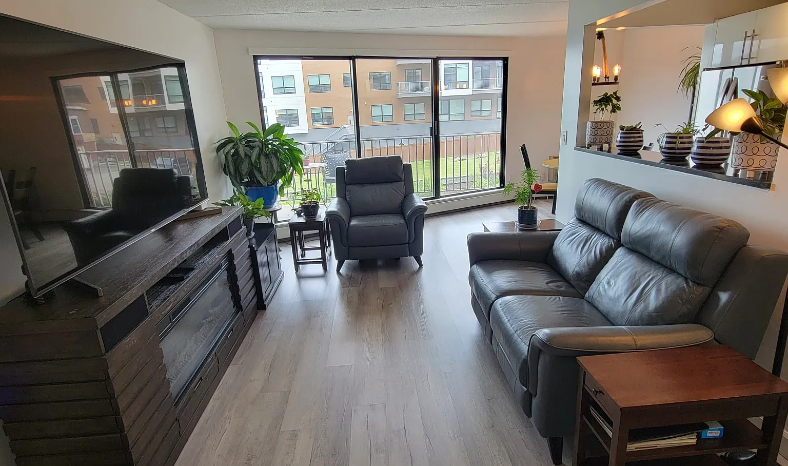 1 bed, 800 sqft, $2,800 — Photo 3
