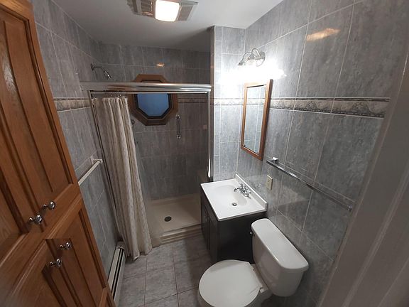 FULL BATH ROOM