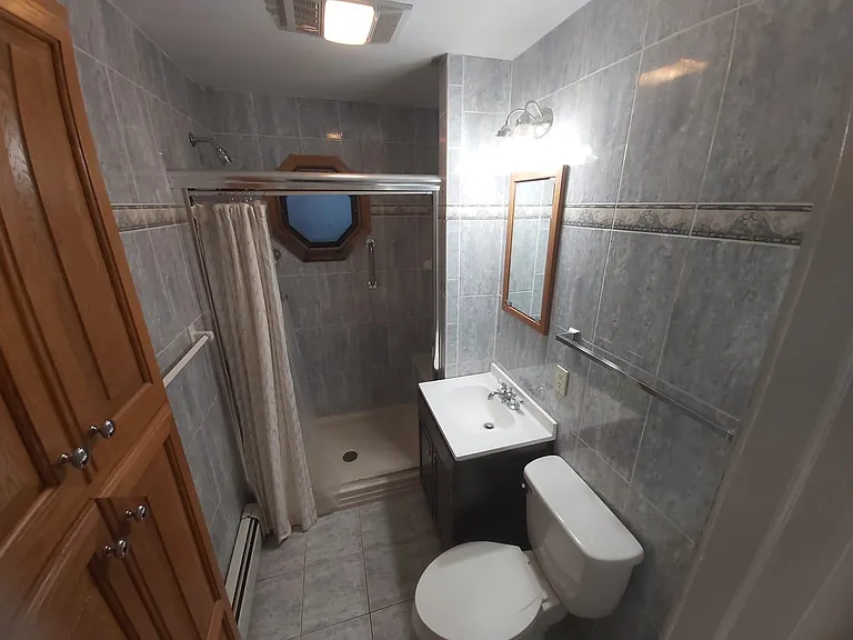 FULL BATH ROOM