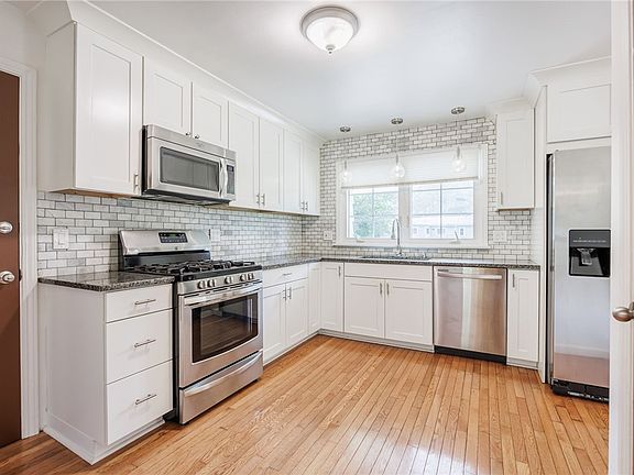 3rd image of 282 Willowbend Rd