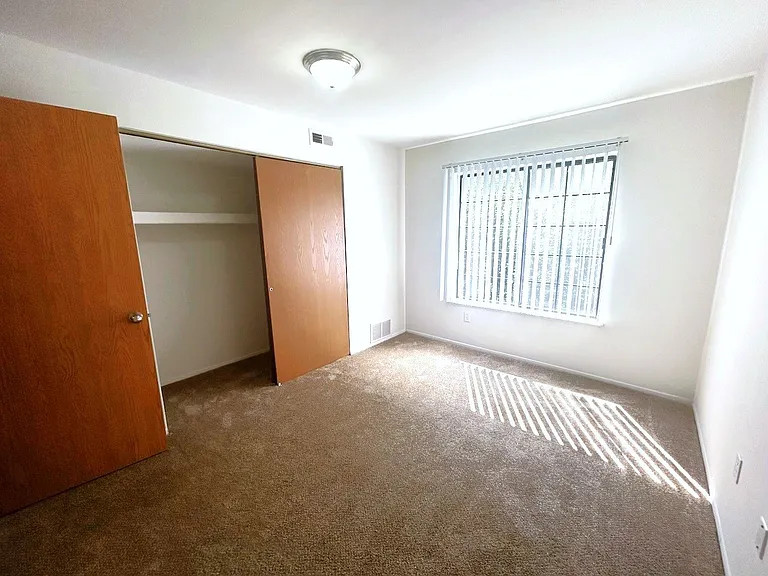 Charter Oaks Apartments — Photo 132