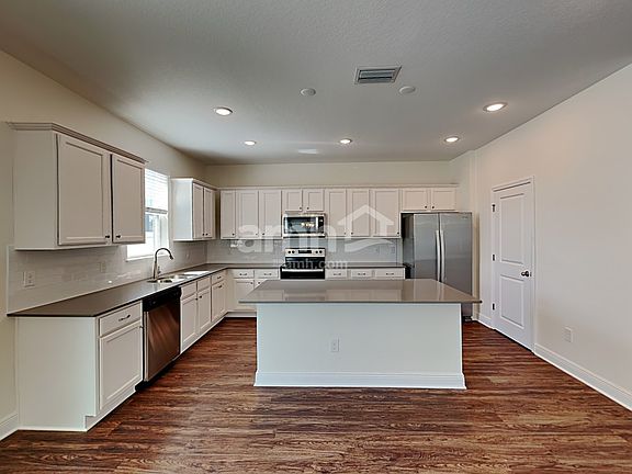 5th image of 1129 Sky Lakes Dr
