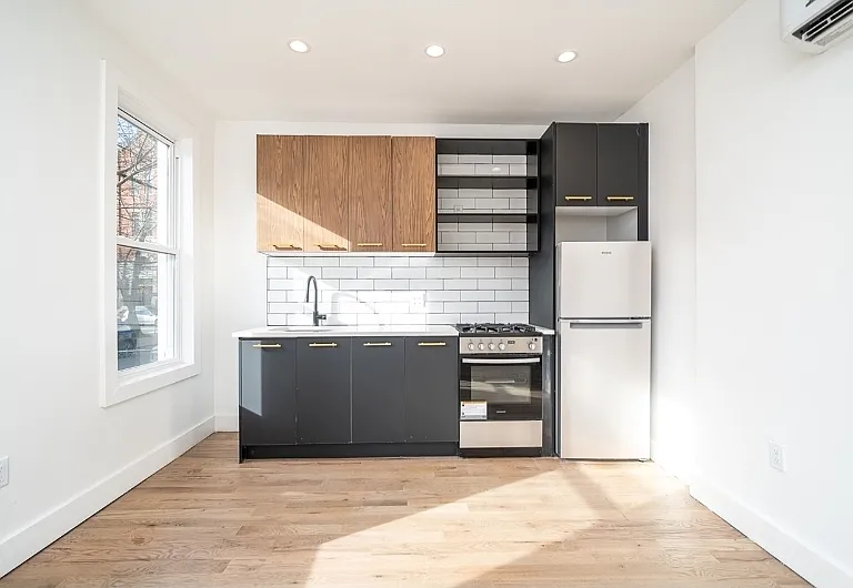 68 Lafayette St #1E — Photo 1