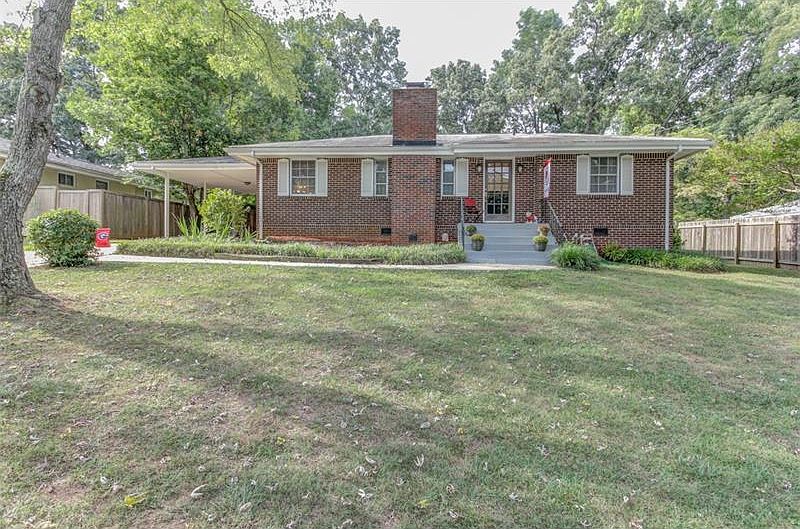 1st image of 922 Brentwood Dr SE