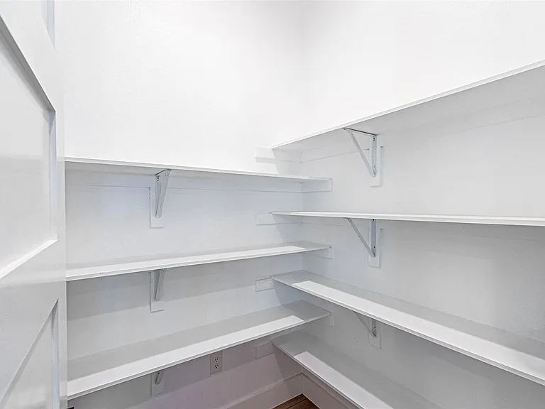 4319 Sylvester St — Photo 13