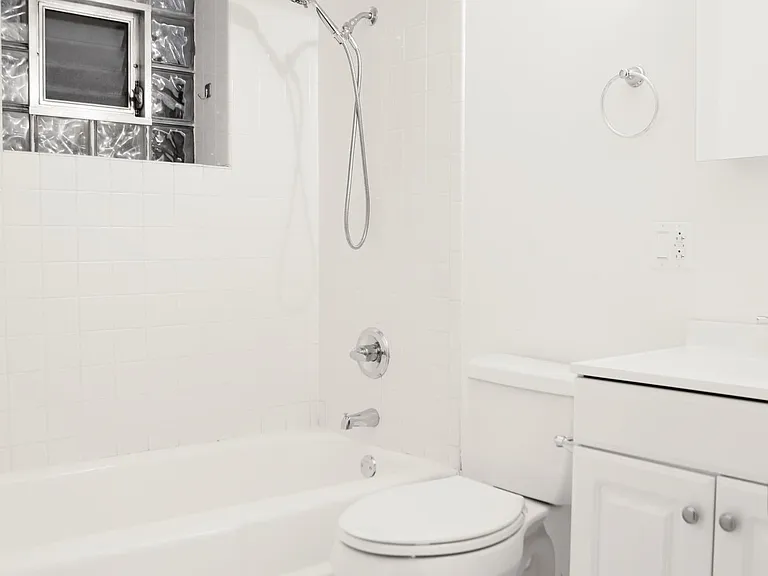 2053 W Montrose Ave #1 — Photo 7