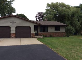 966 Lakeview Dr, Green Bay, WI 54313