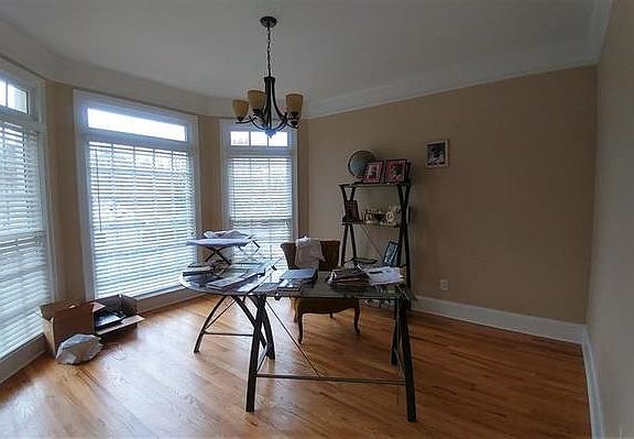 4th image of 635 Saint Regis Ln