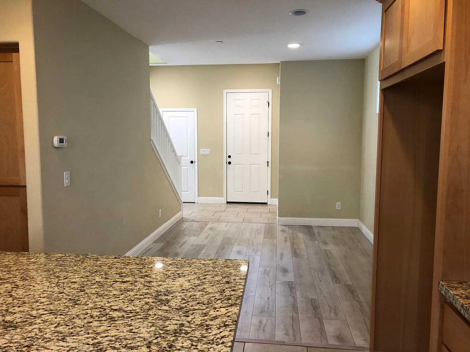 3 bed, 2.5 bath, 1717 sqft, $2,800 — Photo 2