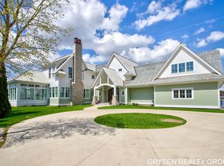 511 N Lake Dr, Caledonia, MI 49316