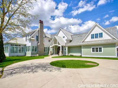 511 N Lake Dr, Caledonia, MI, 49316