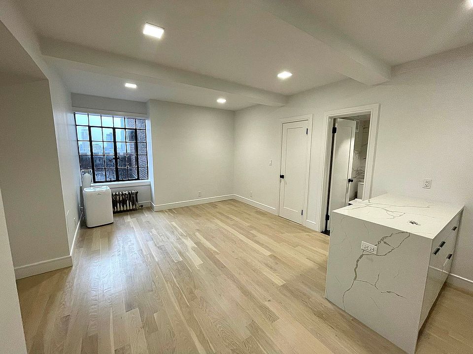 1st image of 5 Tudor City Pl APT 2028