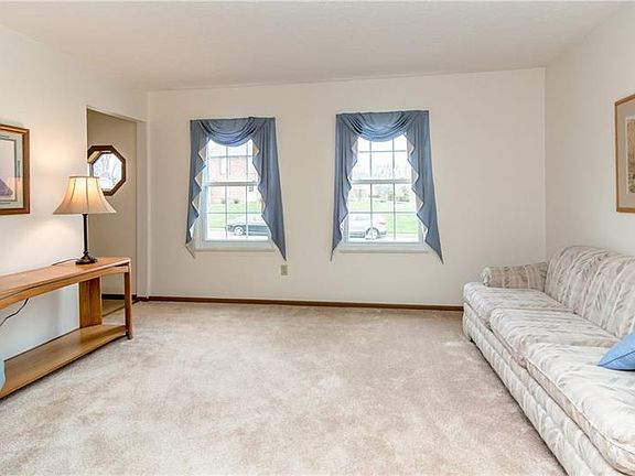 3rd image of 200 Trillium Dr