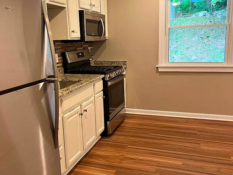 452 Black Rock Ave — Photo 5