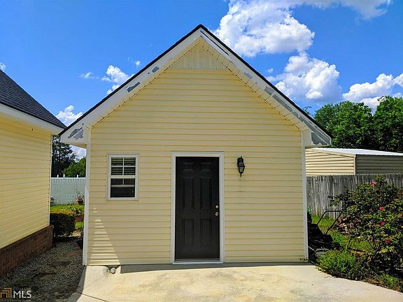 3rd image of 1036 Bradford Way