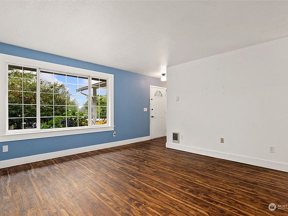 2nd image of 627 Seattle Avenue