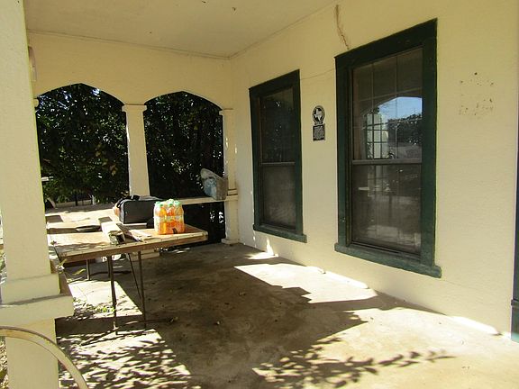 2nd image of 609 E Poplar St