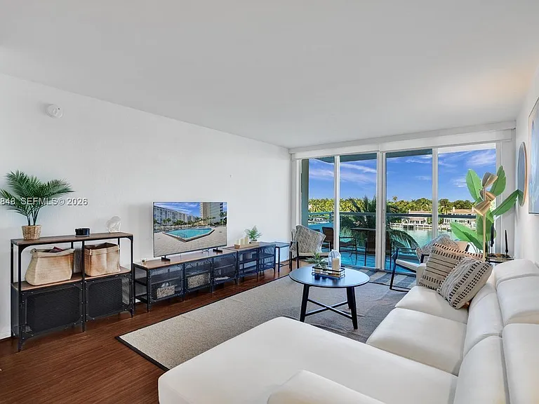 5600 Collins Ave #5R — Photo 10