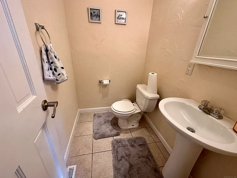 15 Crest St #B-13 — Photo 6