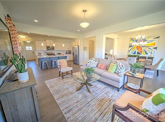 4th image of 7485 Hartsfield Dr