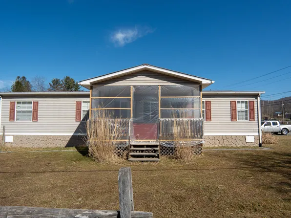 19 Cow Town Rd, Meadow Bridge, WV 25976