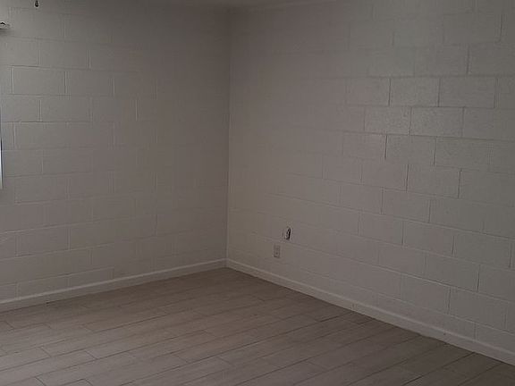 1 bedroom - bedroom