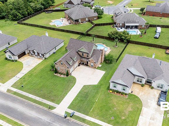 3rd image of 20926 Southtown Dr W