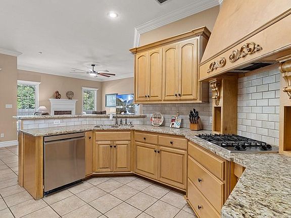 3rd image of 6406 Springwood Cir