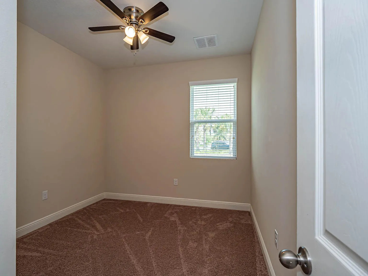 4 bed, 2108 sqft, $3,650 — Photo 4