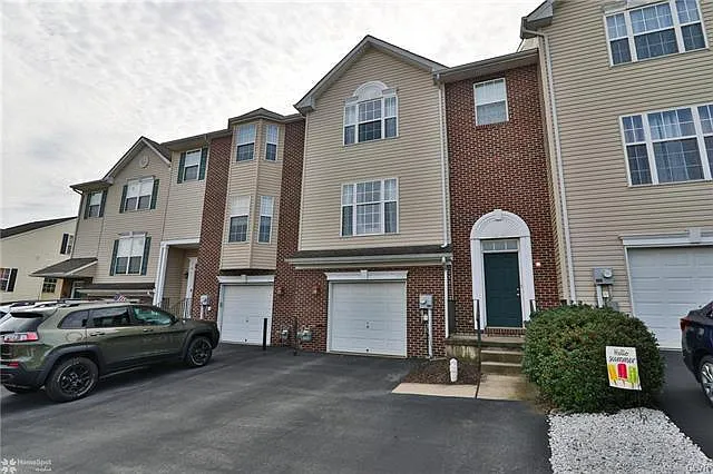 Building Photo - 5170 Spring Ridge Dr E