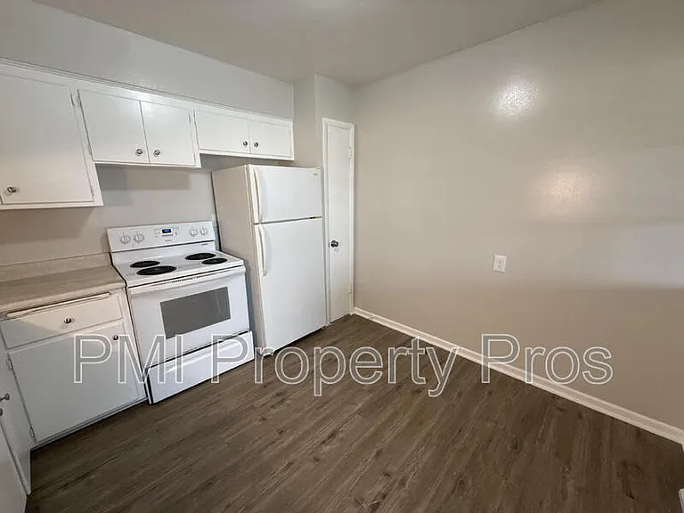 7701 W Hampton Ave #6 — Photo 8
