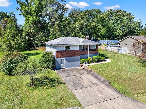 2nd image of 966 Pamela Dr