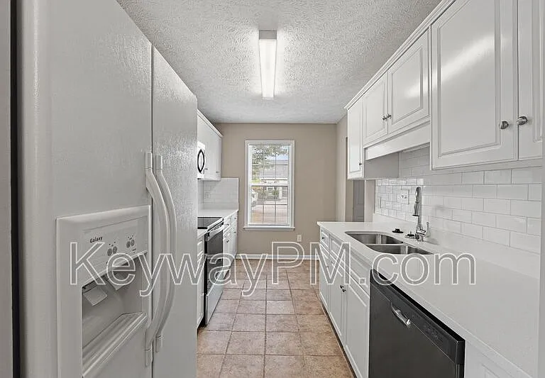 858 Pawley Ct — Photo 4