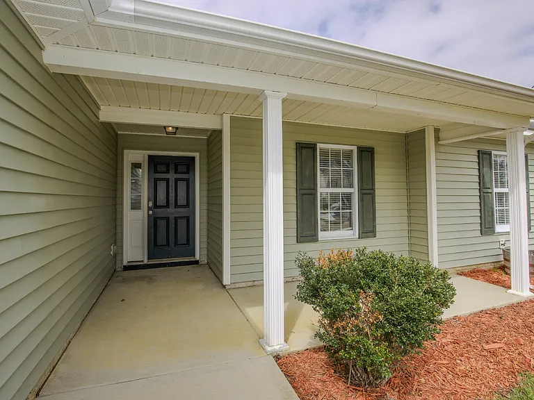 196 Lochwood Dr — Photo 4