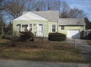 161 W 21st St, Huntington Station, NY 11746