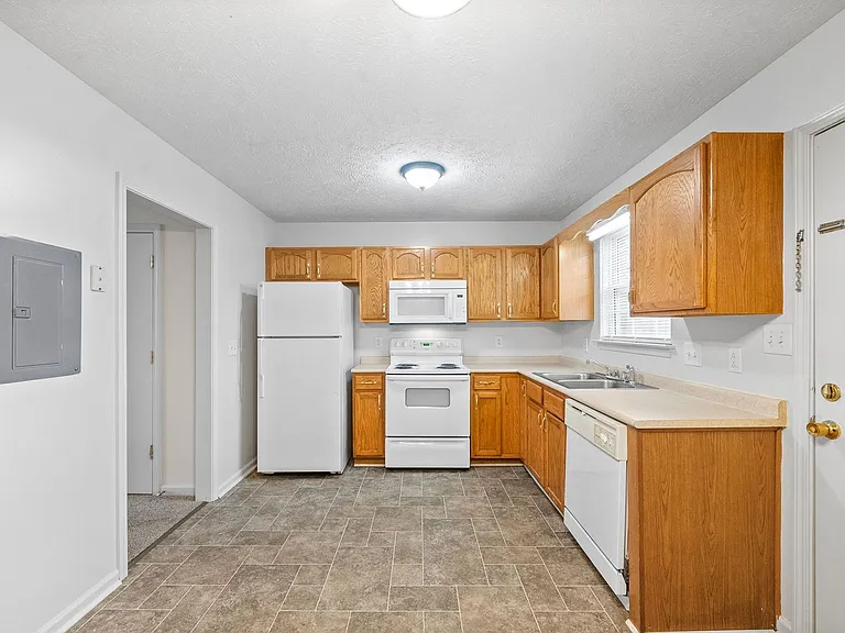 Jockey Drive - 3838 — Photo 7