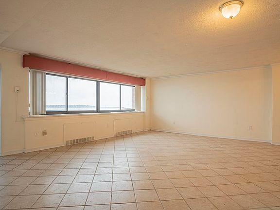 5th image of 300 Lynn Shore Dr APT 900