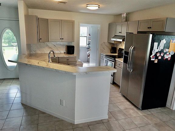 4th image of 16263 Groce Ln