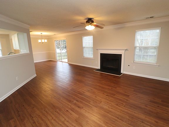 5th image of 100 Beverstone Dr