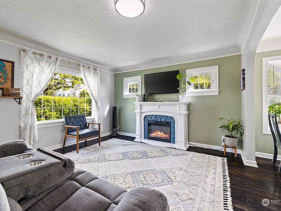 5th image of 1109 N Montgomery Avenue