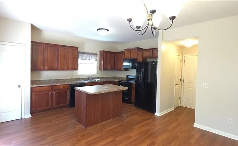 237 Ascott Ln — Photo 6