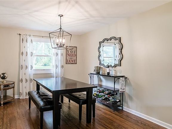 4th image of 7 Peppermill Dr