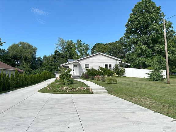 2nd image of 1329 Villa Sites Ave