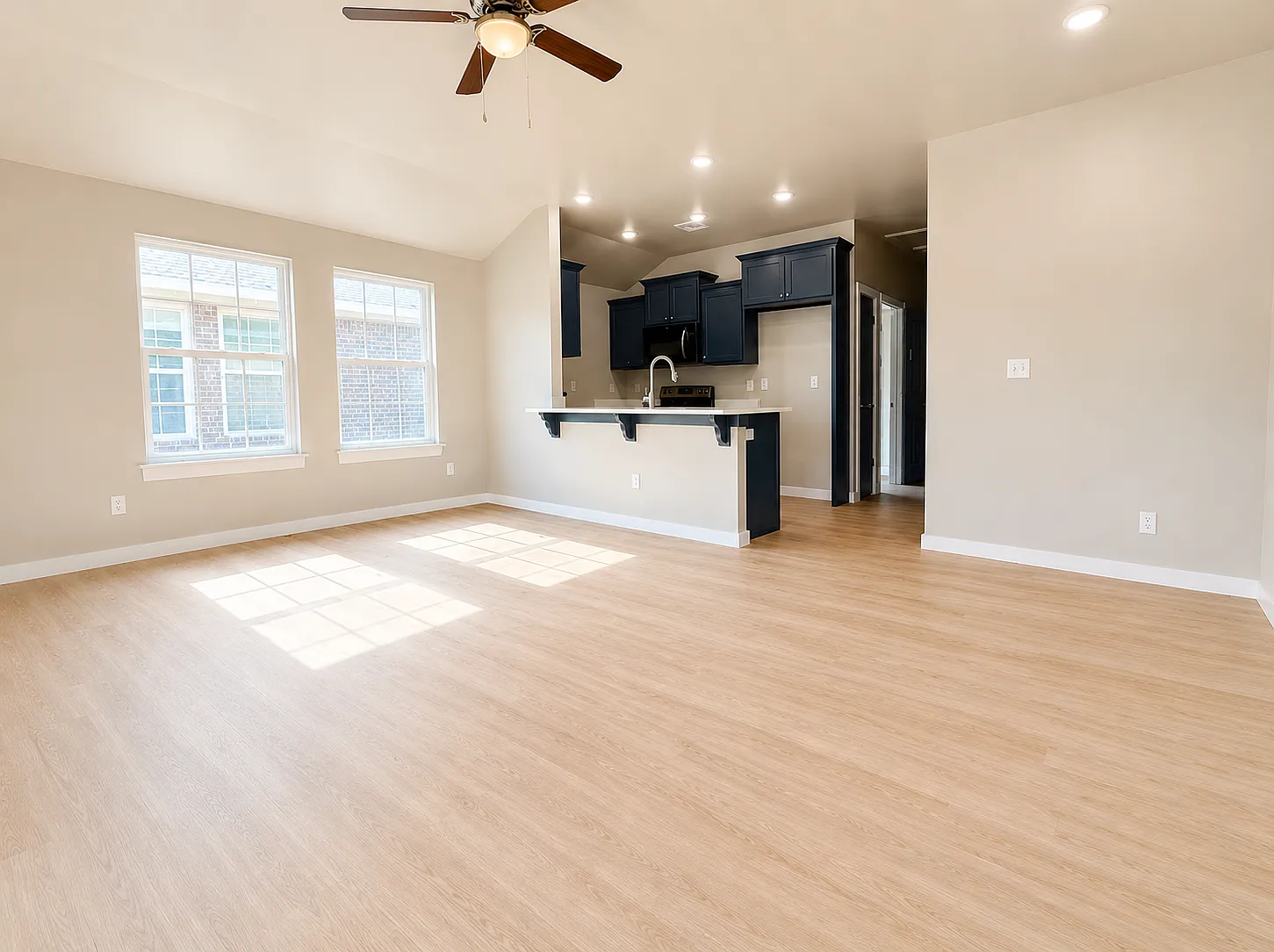 3 bed, 1150 sqft, $1,350 — Photo 4