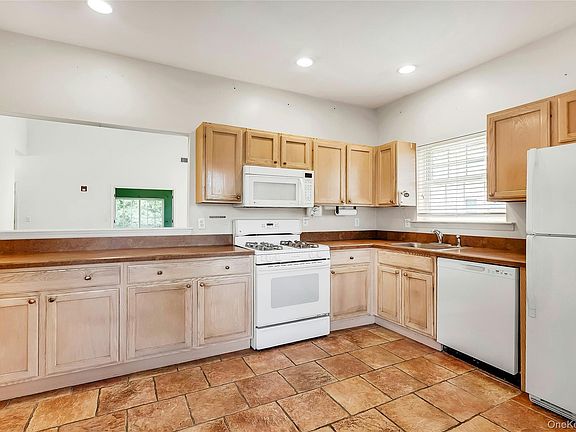 3rd image of 42 Oyster Cove Lane